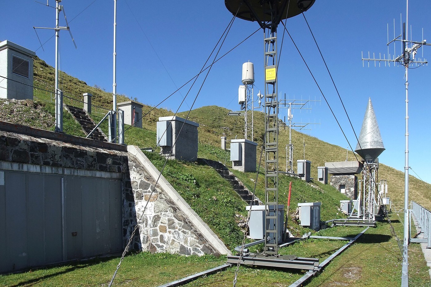 Придушення GNSS: механізм завади, ознаки впливу та стійка навігація